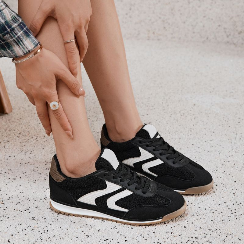 Baskets en tissu avec détails dorés et semelle en caoutchouc